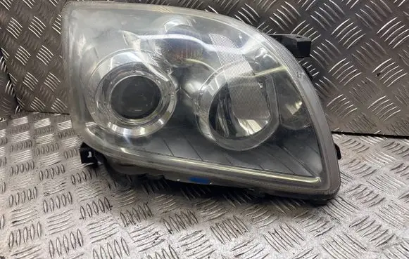 Toyota Avensis T250 Headlight/headlamp
