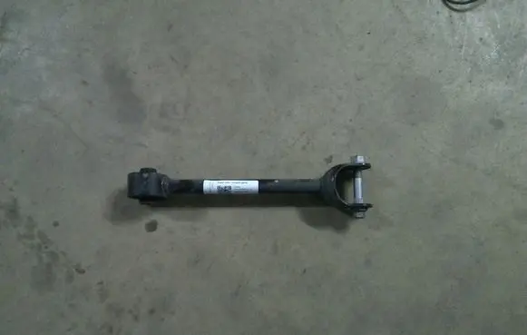 Toyota Prius (XW50) Rear suspension control arm 4871047010