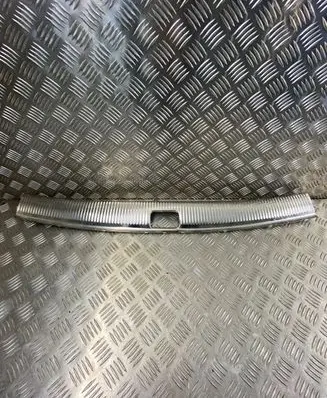 Trunk/boot sill cover protection