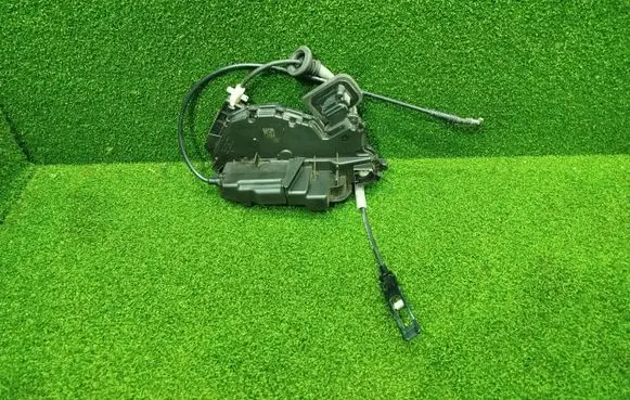Volkswagen Crafter Front door lock 45810180