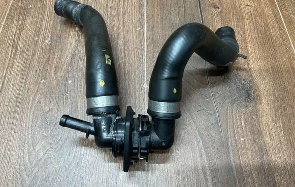 Mercedes-Benz E W213 Engine coolant pipe/hose A2138302105 A2138308900