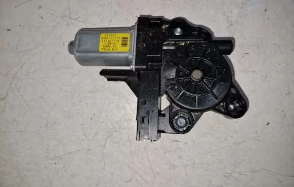Volvo XC70 Front door window regulator motor 970714101