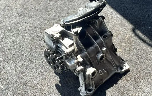 BMW 5 F10 F11 Oil pump 8513665