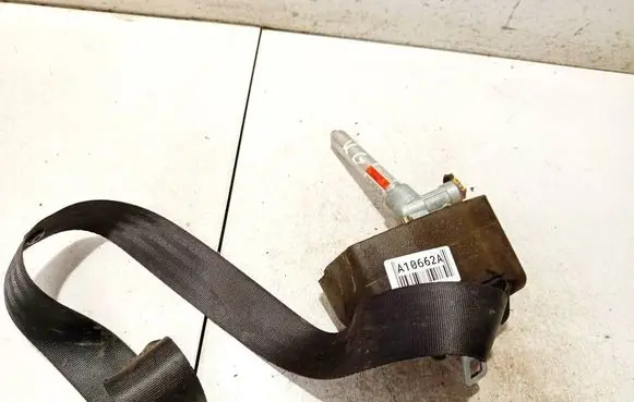 Volvo V50 Rear seatbelt