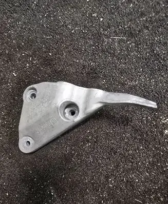 Opel Astra J Engine mounting bracket 13248509