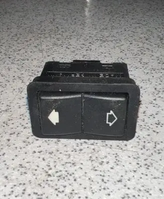 BMW 5 E39 Electric window control switch 8368974