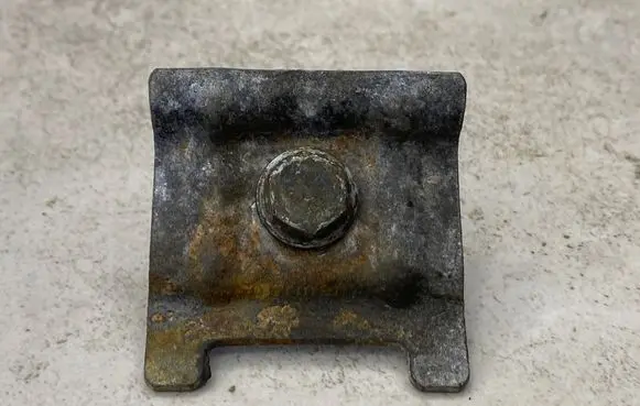 Battery bracket