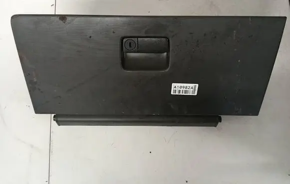 Nissan X-Trail T30 Glove box 682758h900