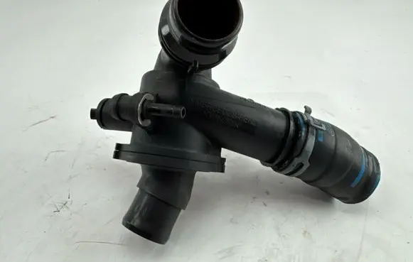 Mercedes-Benz C W205 Thermostat housing A6512001515