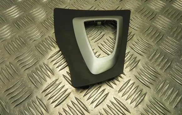 Radio/GPS head unit trim
