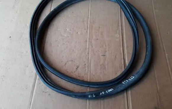 Rear door rubber seal (on body)