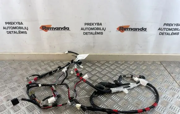 Toyota RAV 4 (XA40) Tailgate/trunk wiring harness 82184