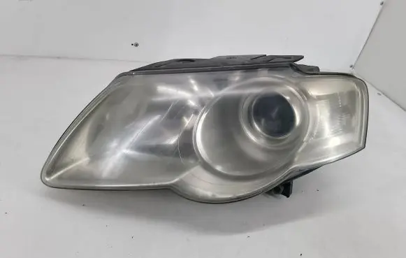 Volkswagen PASSAT B6 Headlight/headlamp