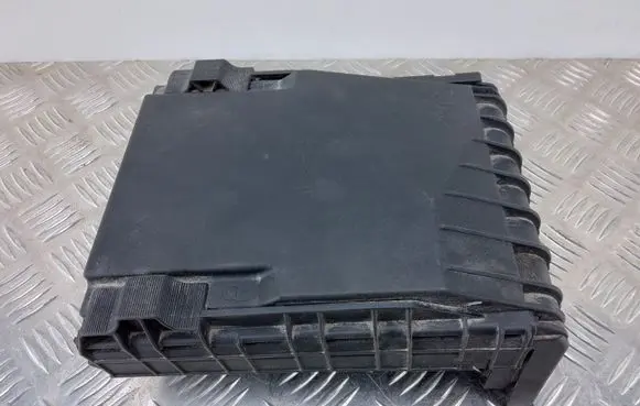 Skoda Superb B6 (3T) Fuse module 1K0937118
