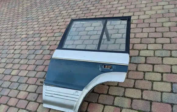 Mitsubishi Pajero Front door Brakinformacji