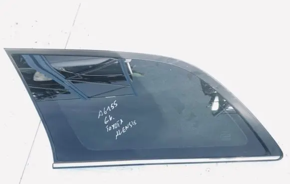 Toyota Avensis T250 Rear side window
