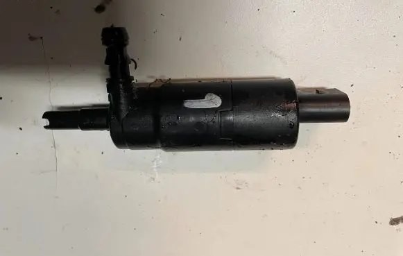 BMW X5 E70 Headlight washer pump 8377430