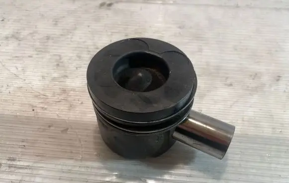 Mercedes-Benz E W211 Piston 