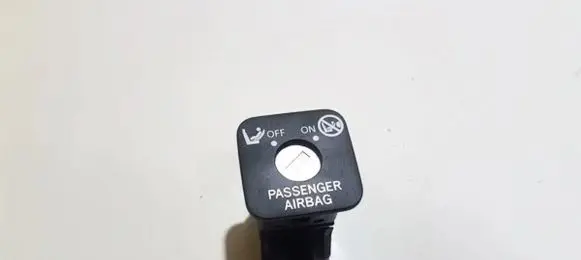 Lexus IS 220D-250-350 Passenger airbag on/off switch 