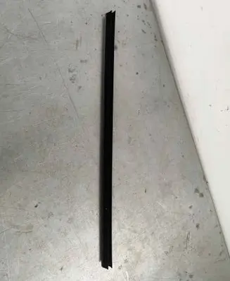Jaguar XF X250 Rubber seal front door window/glass C2Z2821