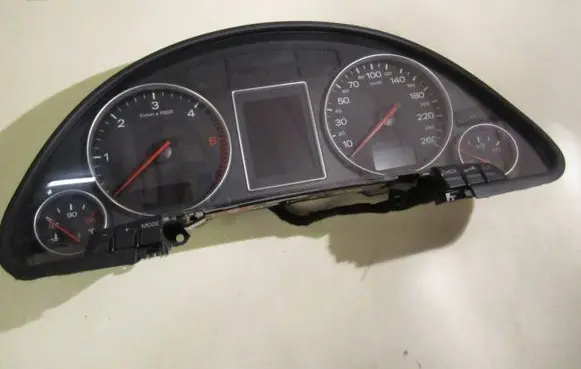 Audi A4 S4 B6 8E 8H Speedometer (instrument cluster) 8E0920900R