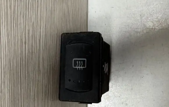 Volkswagen PASSAT B5 Windscreen/window heater switch 3B0959621C PA66GF30