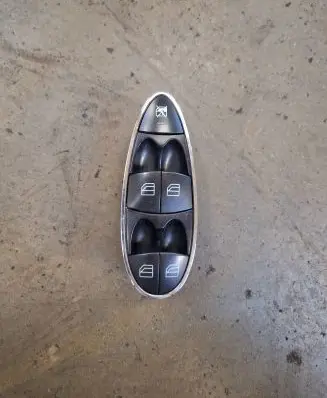 Mercedes-Benz E W211 Electric window control switch A2118213679 30110423 SWF502159