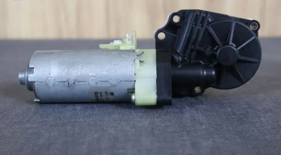 Mercedes-Benz SLK R171 Seat adjustment motor 0130002527 A0130002527