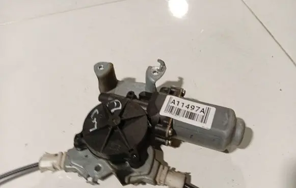 Nissan Primera Rear door window regulator motor 0600