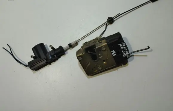 Peugeot Partner Front door lock 