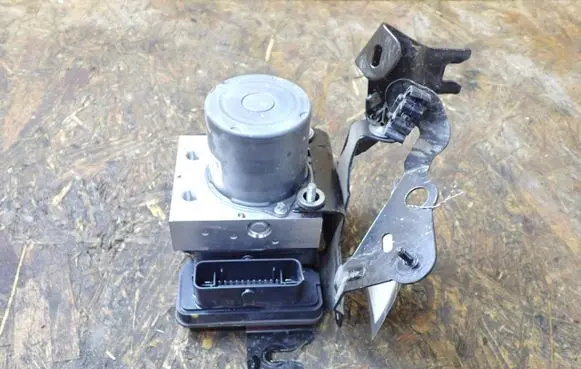 Renault Clio V ABS Pump 476604695R