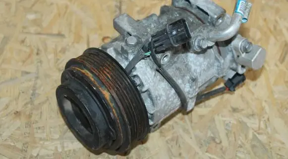 KIA Stonic Air conditioning (A/C) compressor (pump) DVE12N