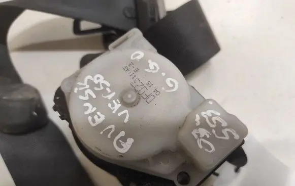 Toyota Avensis Verso Third row seat belt