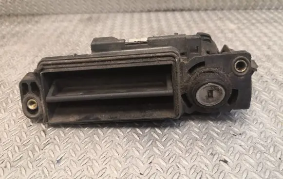 Mercedes-Benz C W203 Tailgate/boot open switch button 2037500693
