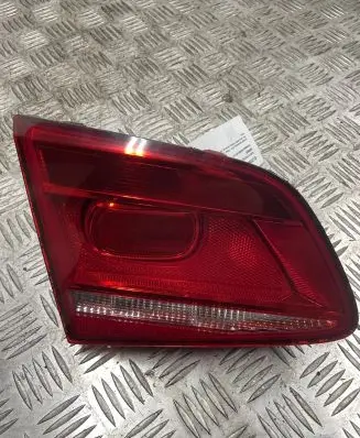 Volkswagen PASSAT B7 Tailgate rear/tail lights