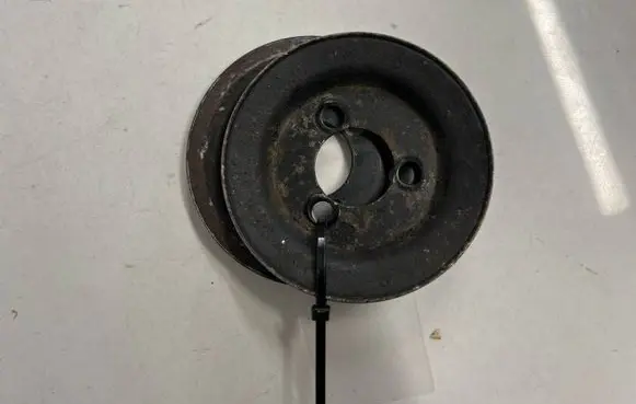 Volkswagen PASSAT B5 Water pump pulley 058121031b 058121031c