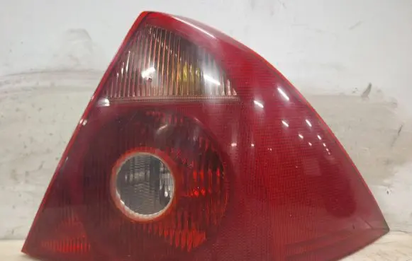 Ford Mondeo Mk III Rear/tail lights 1S7113404A