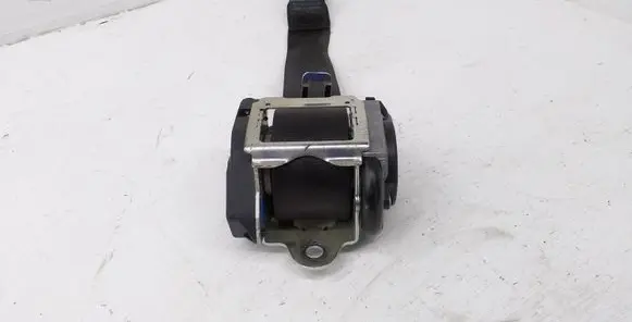 Middle seatbelt (rear)