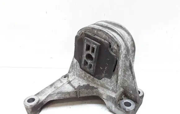 Volvo XC70 Engine mount bracket 30680770