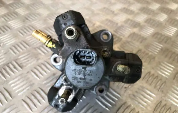 Renault Scenic I Fuel injection high pressure pump 7700111010 0445010018