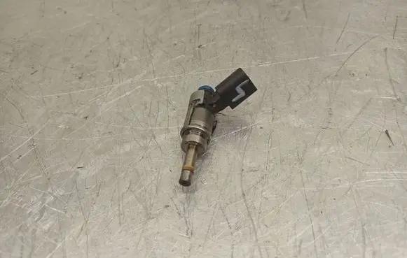 Audi A6 S6 C6 4F Fuel injector 06F906036F
