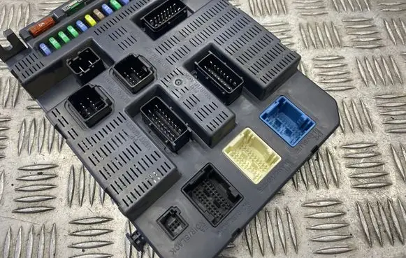 Citroen C4 I Fuse box set 9663798580 1976222030807 0154697140907