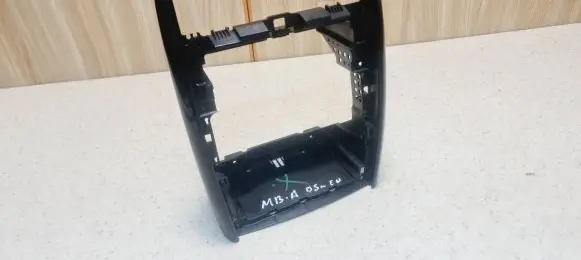 Mercedes-Benz A W169 Radio/GPS head unit trim 