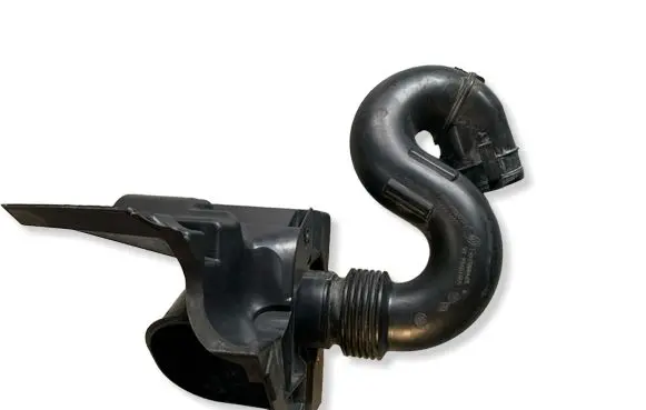 Renault Trafic III (X82) Air intake duct part 165555514R 93451665