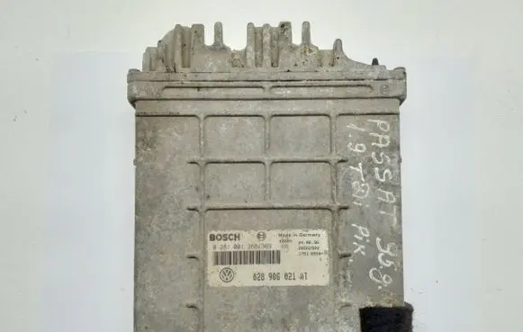 Volkswagen PASSAT B4 Engine control unit/module 028906021AT 0281001368 28SA2900