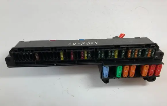 BMW 5 E60 E61 Fuse module 6957330 61146957330 6114695733002