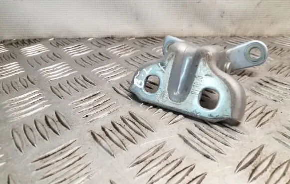 Opel Mokka Rear door upper hinge