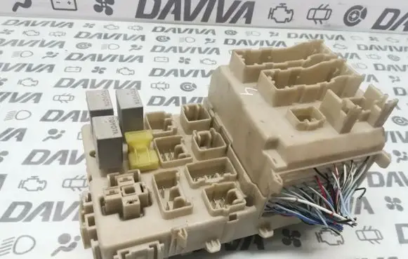 Toyota Corolla Verso AR10 Fuse box set 1485