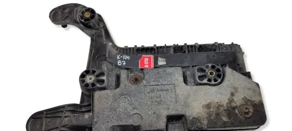 Volkswagen PASSAT B7 Battery tray 1K0915333H
