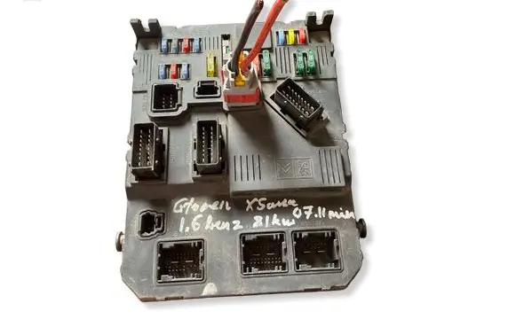 Citroen C4 I Fuse module BSIE0200